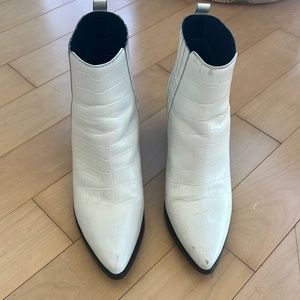 Marc Fisher Alva Bootie size 10 embossed croc